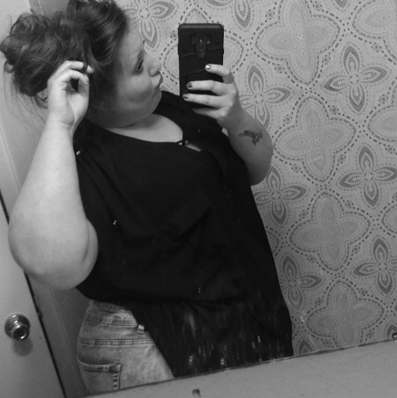 Meet your Posher, Meagan - Picture 2 of 12